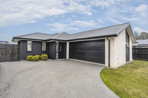 10 Godley Place, Woodend, Woodend