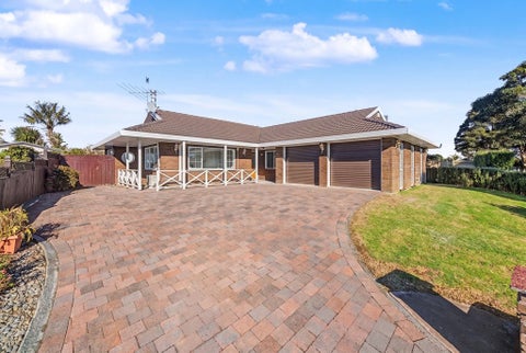 12 Hadley Wood Drive, Wattle Downs, Auckland