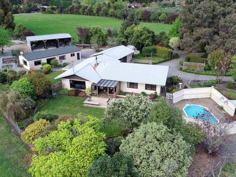 35 Bird Road, Wakefield
