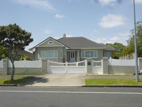 30 Bradbury Road, Botany Downs, Auckland