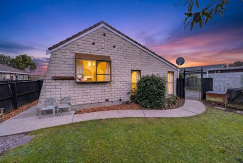 2/44 Chipping Lane, Redwood, Christchurch
