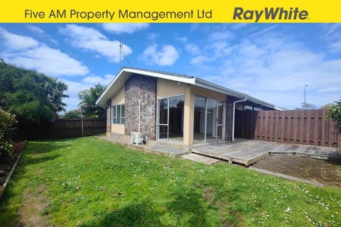 2/170 Pigeon Mountain Road, Half Moon Bay, Auckland