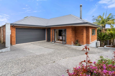 2/25 Brunton Place, Glenfield, Auckland