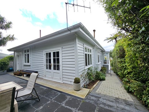 8 Newcombe Crescent, Karori, Wellington