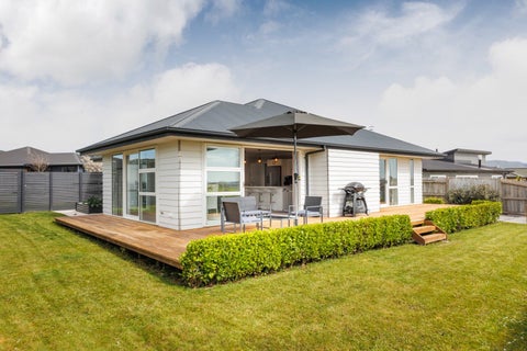 11 St Heliers Grove, Fitzherbert, Palmerston North