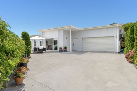 11 Rochfort Crescent, Pyes Pa, Tauranga