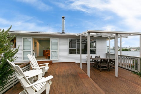 24 Colchester Crescent, Newlands, Wellington