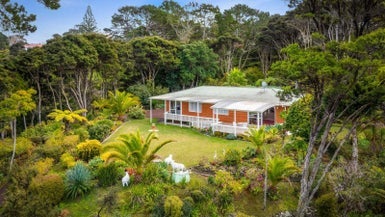 253 Laingholm Drive, Titirangi, Auckland