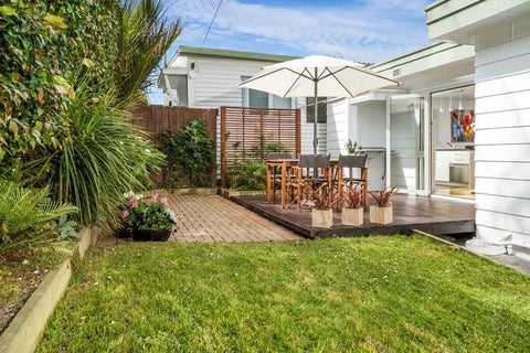 2/25 Heathcote Road, Castor Bay, Auckland
