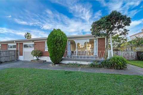 2/1 Chevis Place, Pakuranga, Auckland