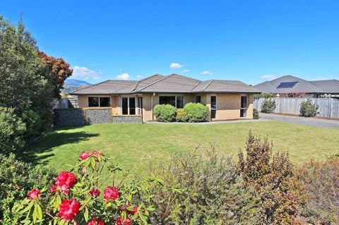 3 Wanderers Avenue, Brightwater