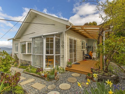17 Singers Road, Korokoro, Lower Hutt