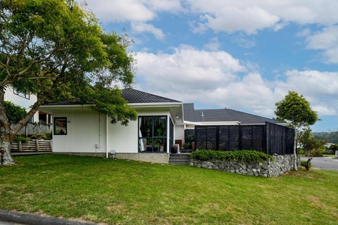 2 Pilot Lane, Whitby, Porirua