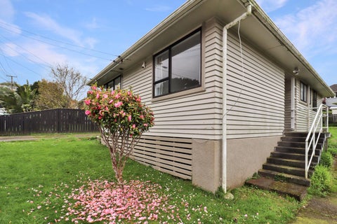 32 Victory Crescent, Tawa, Wellington