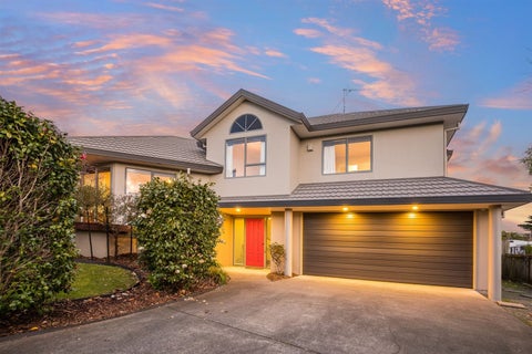 18 Joseph Banks Drive, Whitby, Porirua