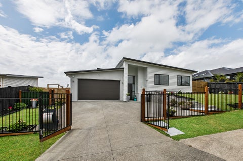 66 Kahawairahi Drive, Beachlands, Auckland