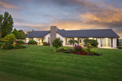38 Grangewood Drive, Lincoln, Lincoln