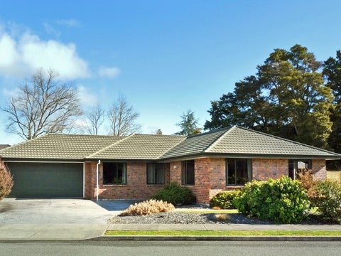 4 Genia Drive, Wakefield