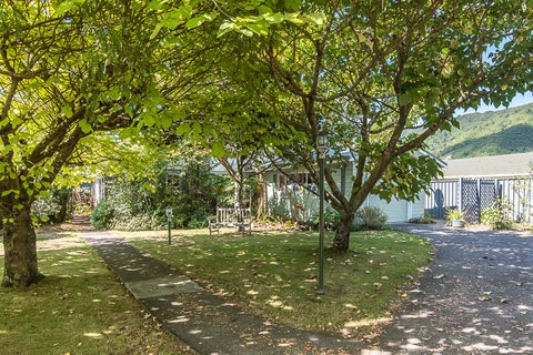 52 Rewarewa Crescent, Waikanae