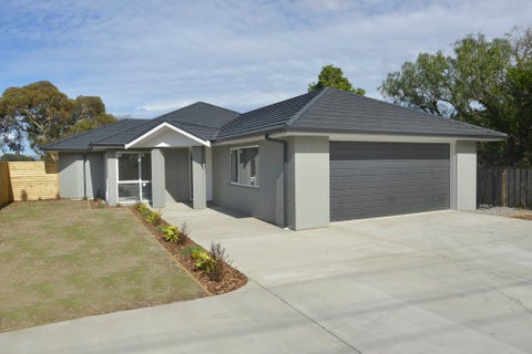 409 High Street South, Carterton