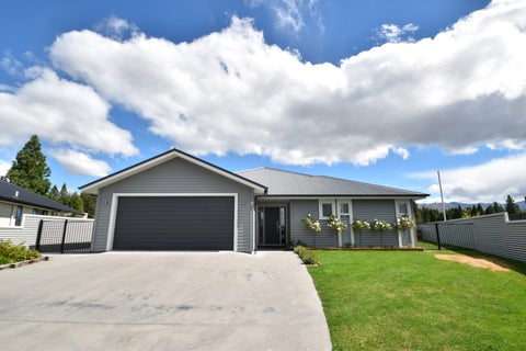 38 Rhoboro Road, Twizel