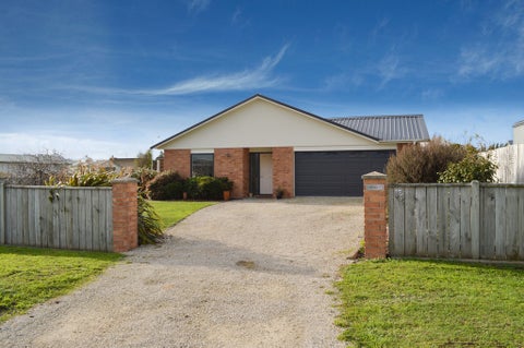 16 Charles Street, Carterton