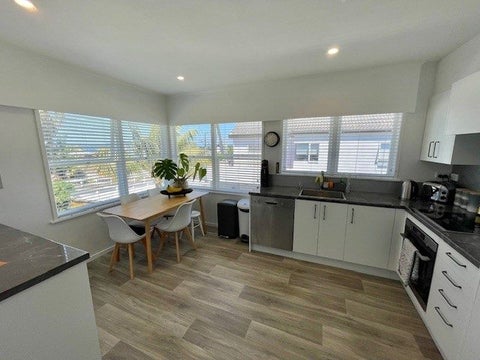 5/2 Argyle Terrace, Milford, Auckland