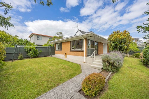 1/18 Kauri Glen Road, Northcote, Auckland