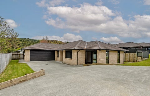 26 Sunstone Crescent, Brown Owl, Upper Hutt