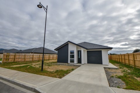 14 Kakariki Crescent, Carterton