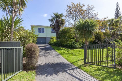 103 Tilley Road, Paekakariki