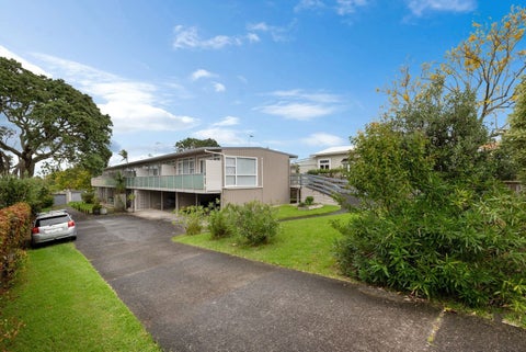 4/77 Old Lake Road, Narrow Neck, Auckland