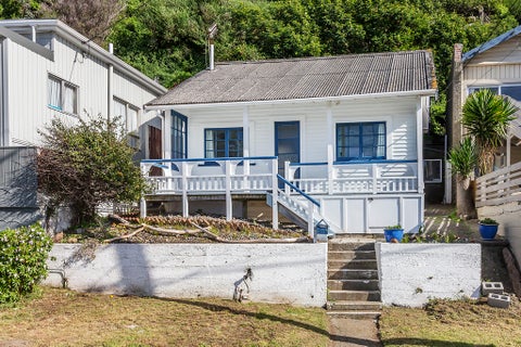 270 Queens Drive, Lyall Bay, Wellington