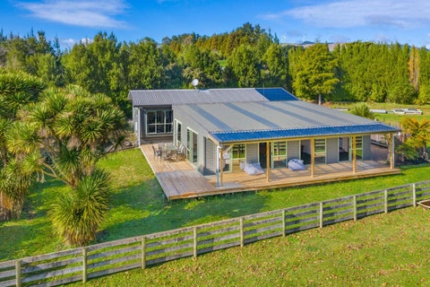 3761 State Highway 23, Raglan, Raglan
