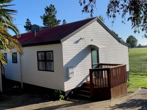 2/31 St Leonards Road, Kelston, Auckland