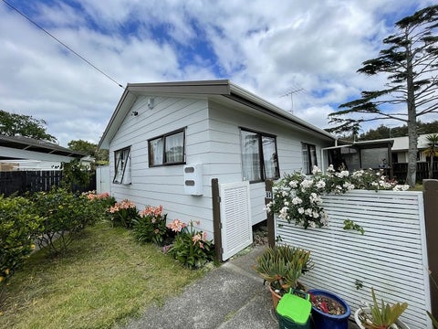 2/202 Lake Road, Northcote, Auckland