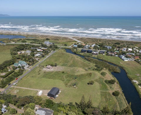 12 Atkinson Avenue, Ōtaki Beach, Ōtaki