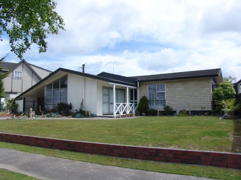 15 Pinedale Parade, Milson, Palmerston North
