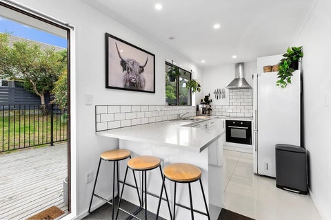 27 Akaroa Drive, Maupuia, Wellington