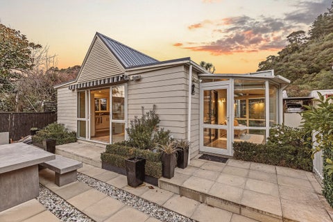 8A Nayland Street, Sumner, Christchurch