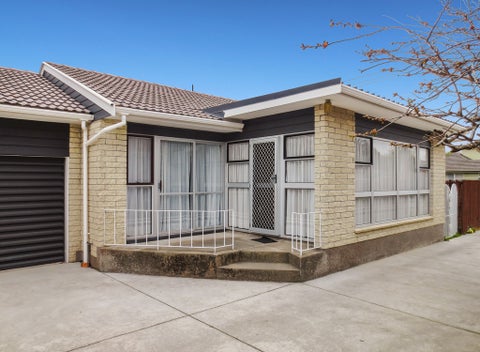 1/214 Grimseys Road, Redwood, Christchurch