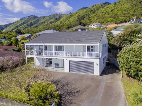 21 Amokura Street, Waikanae