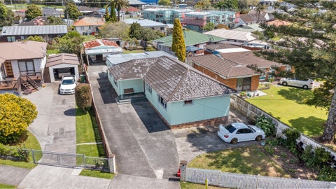 8 Rathgar Road, Henderson, Auckland