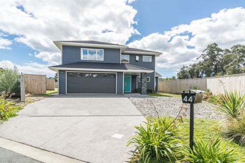 44 Resolution Drive, Whitby, Porirua