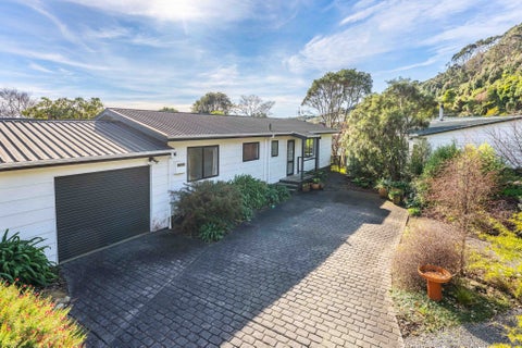 14 Poneke Drive, Waikanae