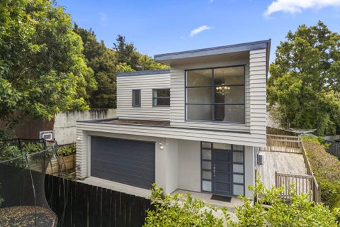 17A Tahu Crescent, Sunnynook, Auckland