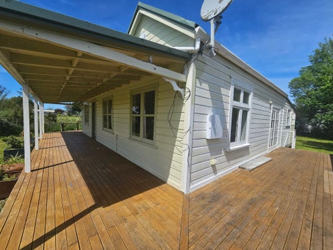 261A High Street South, Carterton