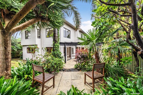2/24 Fenwick Avenue, Milford, Auckland