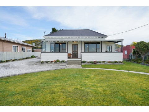 220 Marine Parade, Bluff