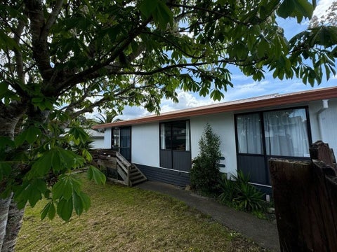 2/76 Parrs Cross Road, Henderson, Auckland